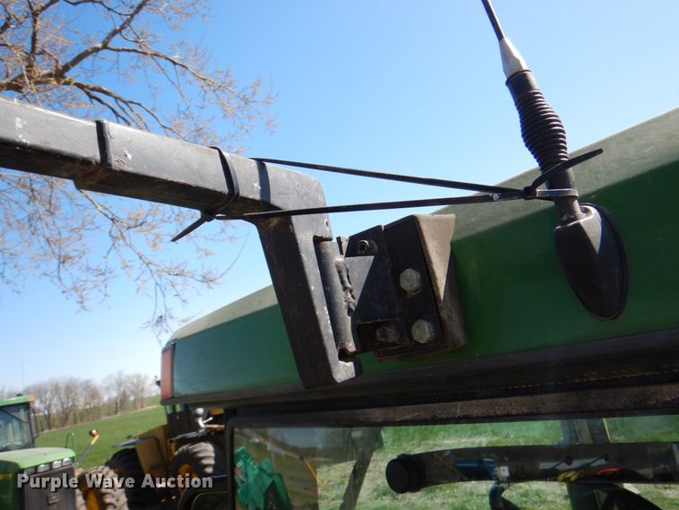 image for item II9873 1997 John Deere 8400  tractor