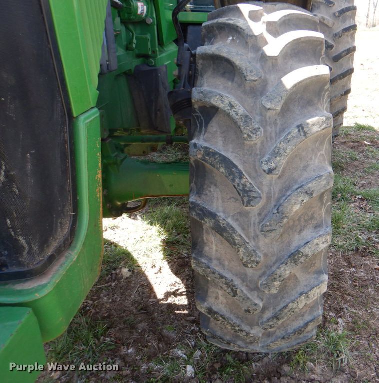 image for item II9873 1997 John Deere 8400  tractor