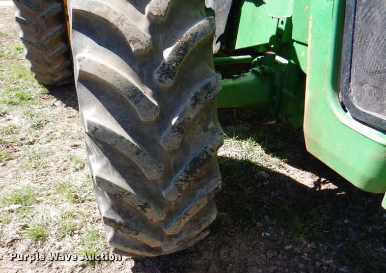 image for item II9873 1997 John Deere 8400  tractor