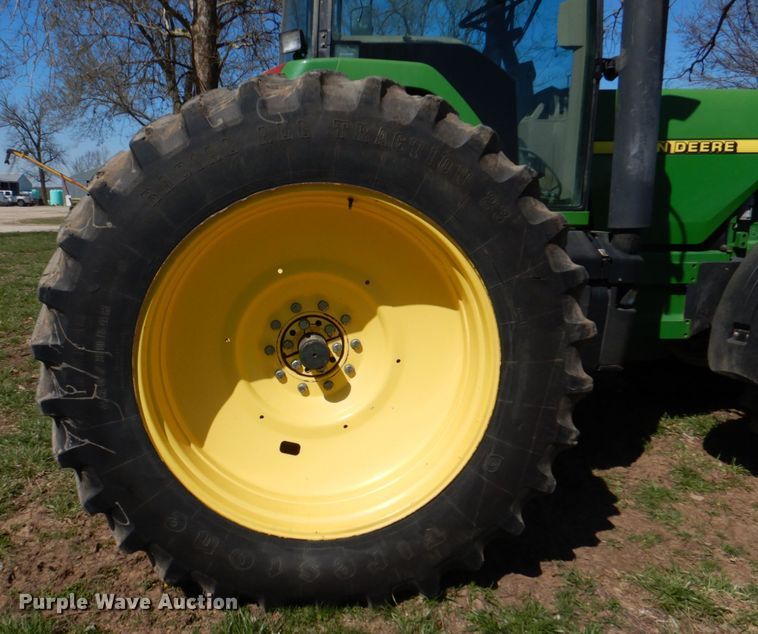 image for item II9873 1997 John Deere 8400  tractor