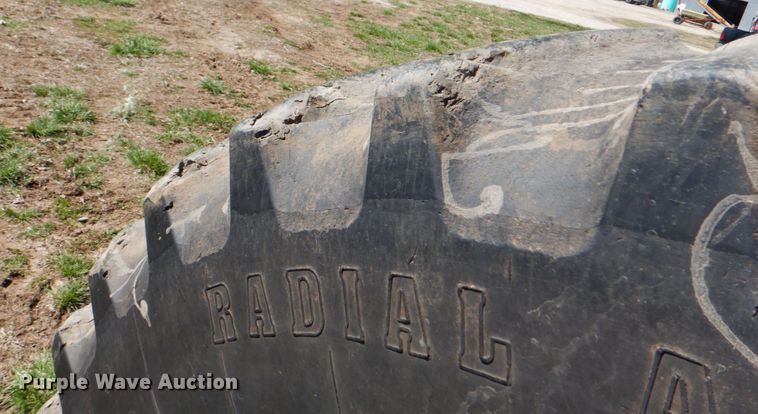 image for item II9873 1997 John Deere 8400  tractor