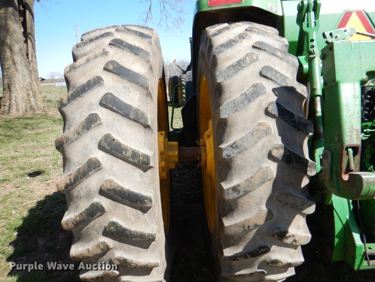 image for item II9873 1997 John Deere 8400  tractor