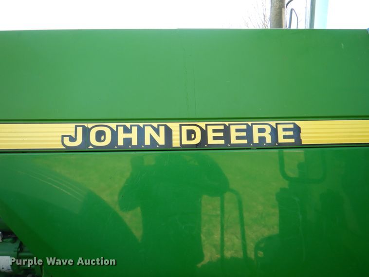 image for item II9873 1997 John Deere 8400  tractor