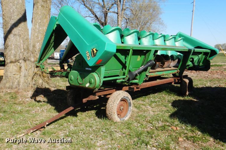 image for item II9874 John Deere 893  corn head
