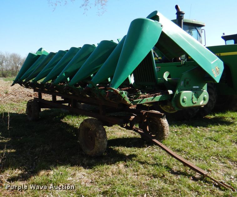 image for item II9874 John Deere 893  corn head