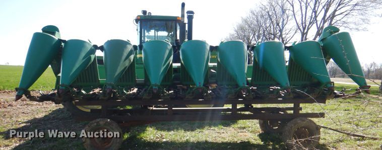 image for item II9874 John Deere 893  corn head