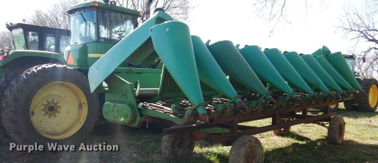 image for item II9874 John Deere 893  corn head