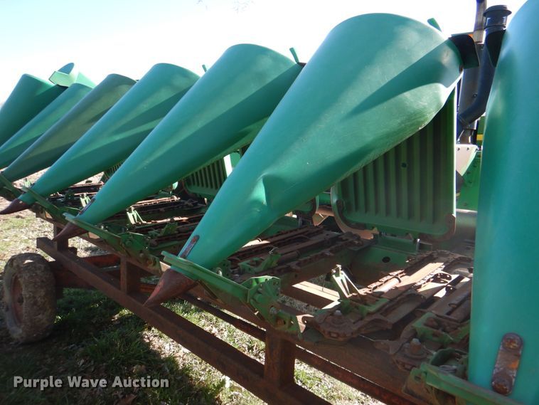 image for item II9874 John Deere 893  corn head