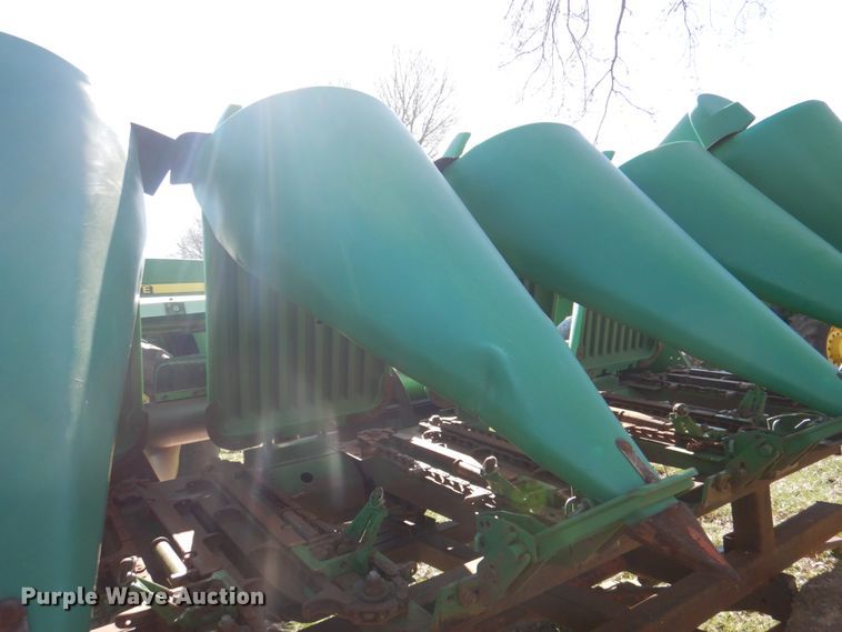image for item II9874 John Deere 893  corn head