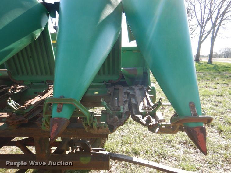 image for item II9874 John Deere 893  corn head