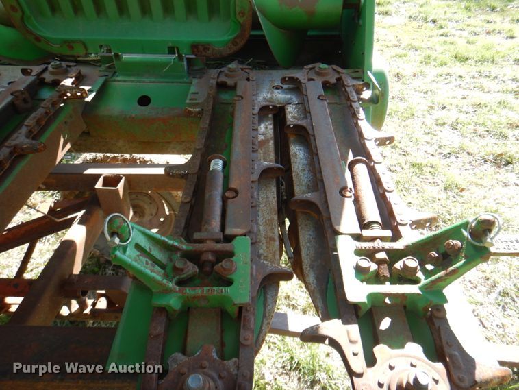 image for item II9874 John Deere 893  corn head