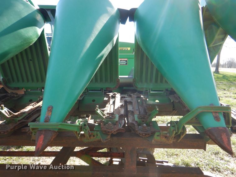 image for item II9874 John Deere 893  corn head