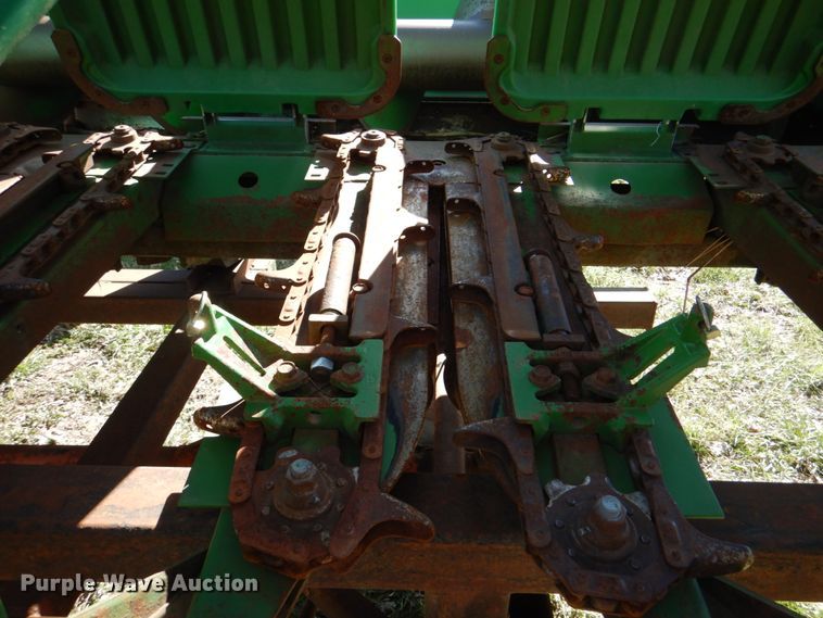 image for item II9874 John Deere 893  corn head