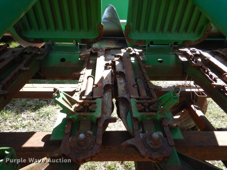 image for item II9874 John Deere 893  corn head