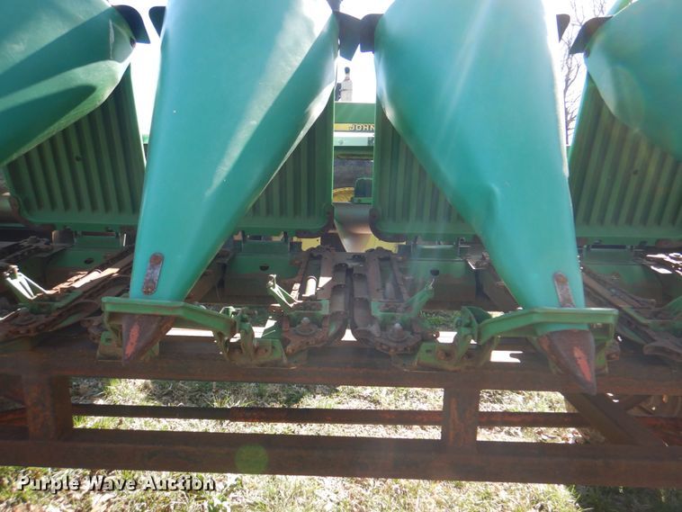 image for item II9874 John Deere 893  corn head