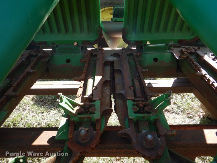 image for item II9874 John Deere 893  corn head