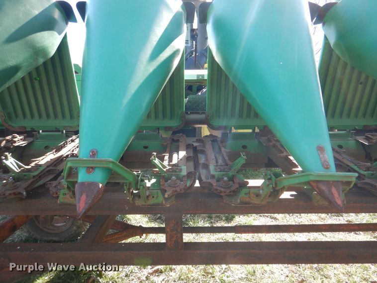 image for item II9874 John Deere 893  corn head
