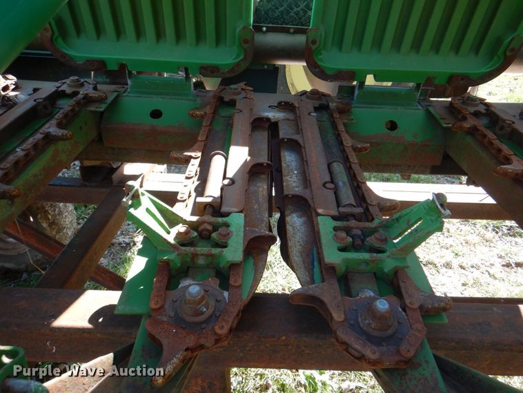 image for item II9874 John Deere 893  corn head