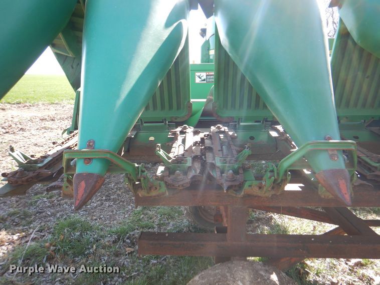 image for item II9874 John Deere 893  corn head