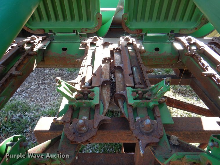 image for item II9874 John Deere 893  corn head