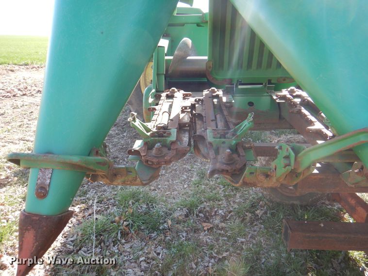 image for item II9874 John Deere 893  corn head