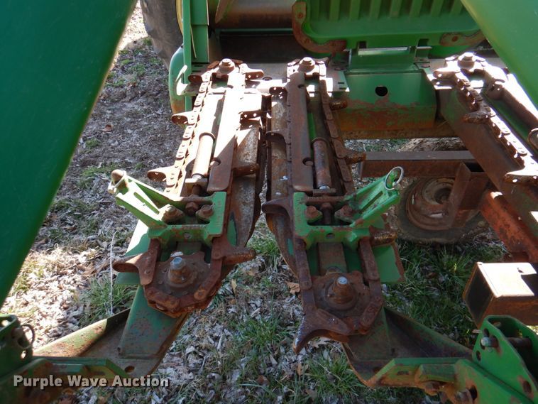 image for item II9874 John Deere 893  corn head