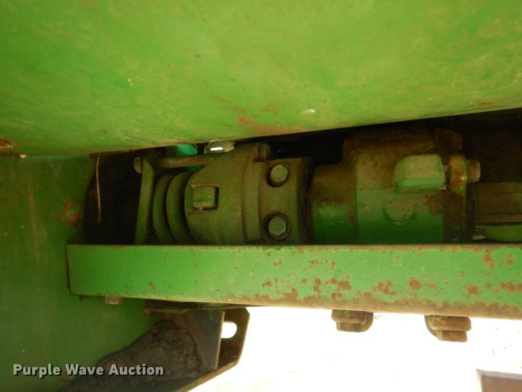 image for item II9874 John Deere 893  corn head