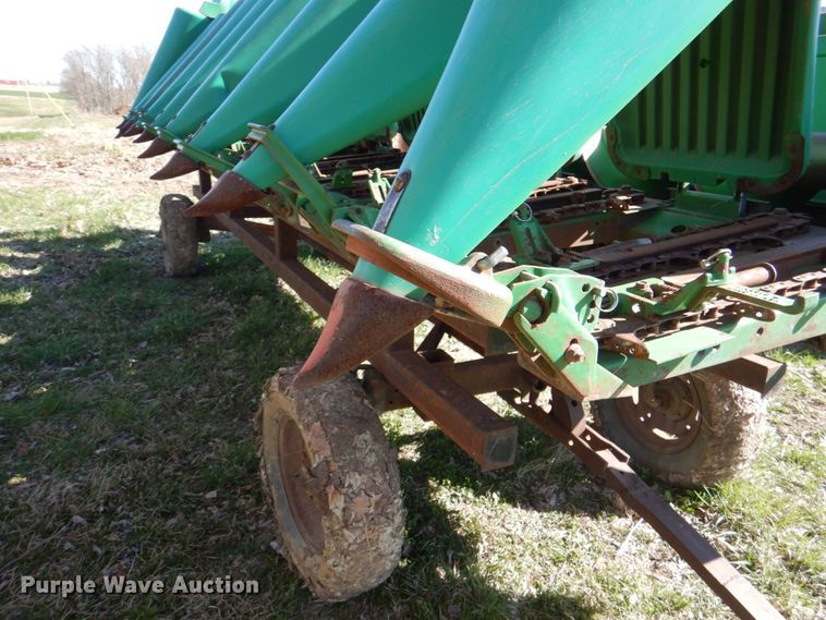 image for item II9874 John Deere 893  corn head