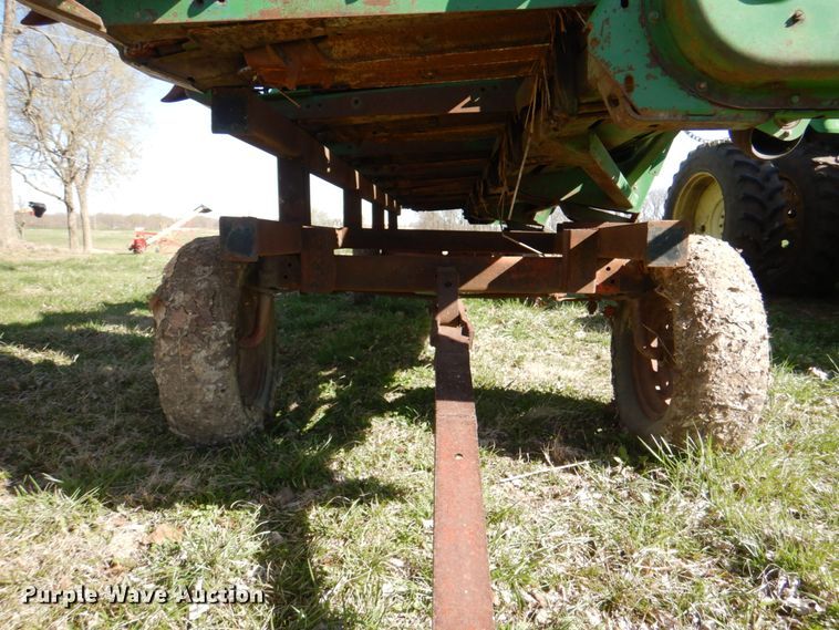 image for item II9874 John Deere 893  corn head