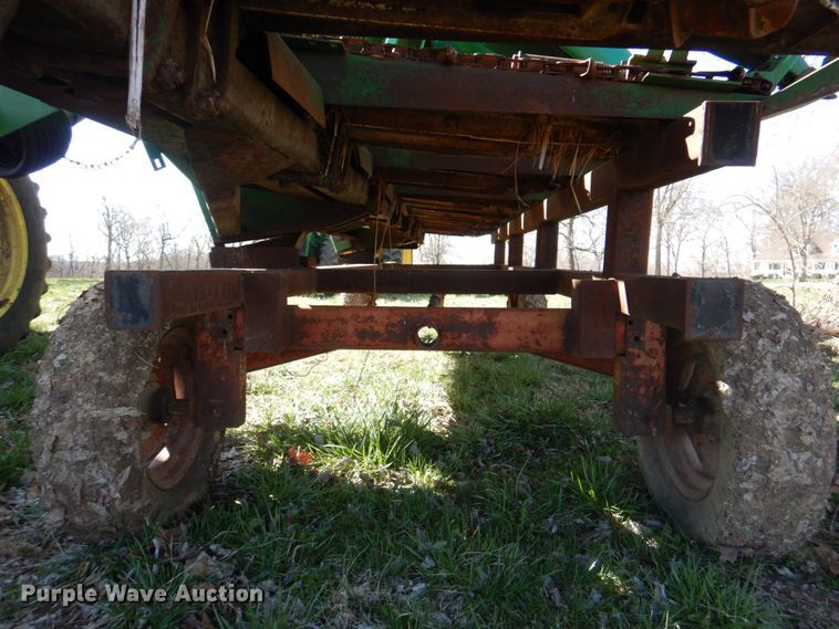 image for item II9874 John Deere 893  corn head