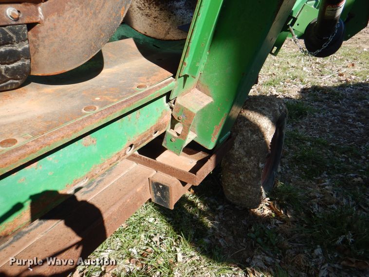 image for item II9874 John Deere 893  corn head