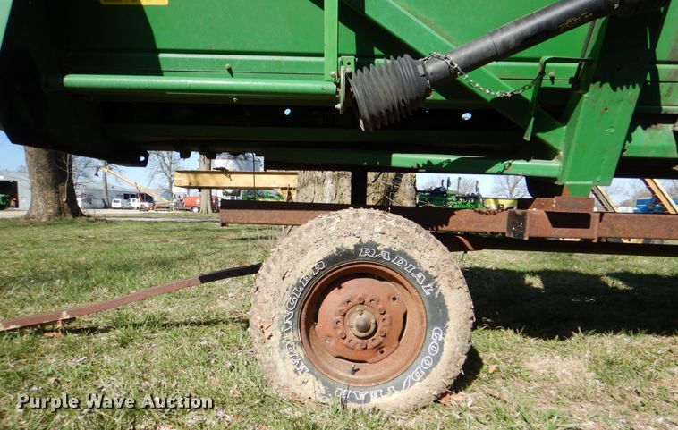 image for item II9874 John Deere 893  corn head