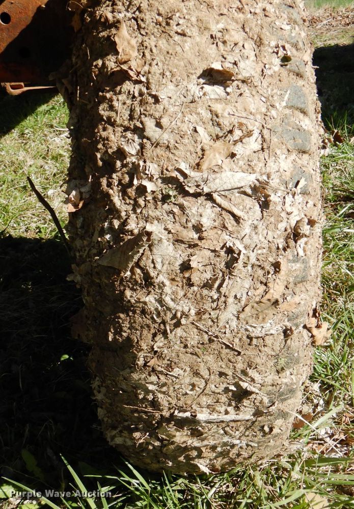 image for item II9874 John Deere 893  corn head