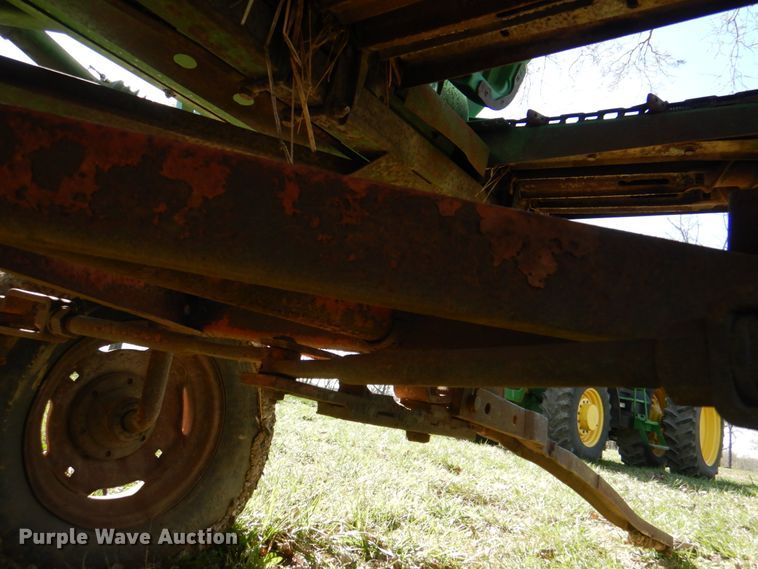 image for item II9874 John Deere 893  corn head