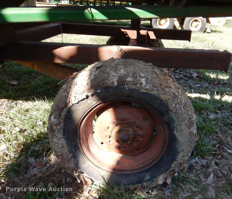 image for item II9874 John Deere 893  corn head