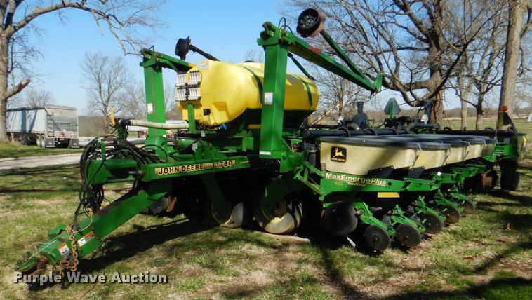 image for item II9876 John Deere 1780  planter