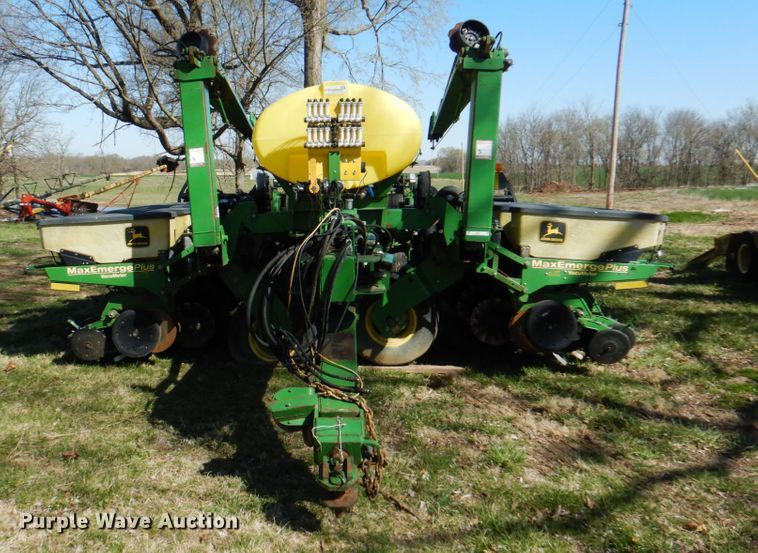 image for item II9876 John Deere 1780  planter