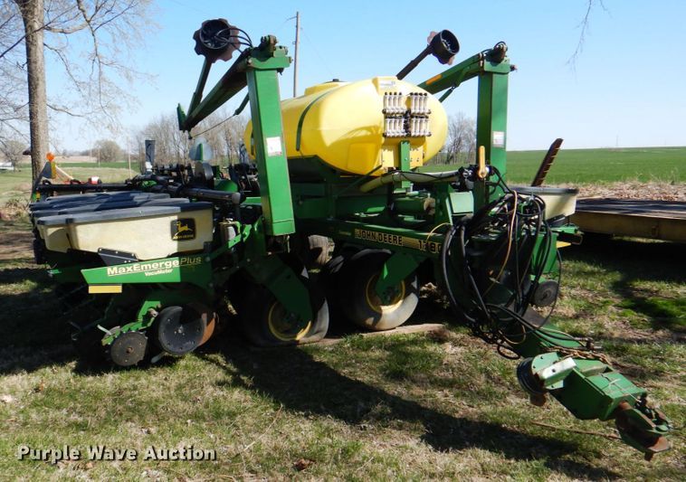 image for item II9876 John Deere 1780  planter