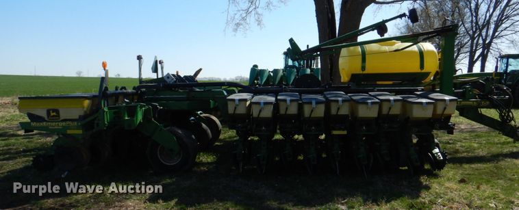 image for item II9876 John Deere 1780  planter