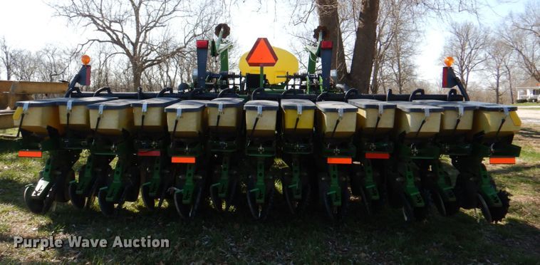 image for item II9876 John Deere 1780  planter