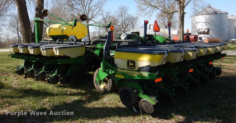 image for item II9876 John Deere 1780  planter