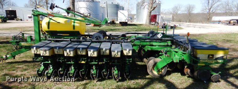 image for item II9876 John Deere 1780  planter