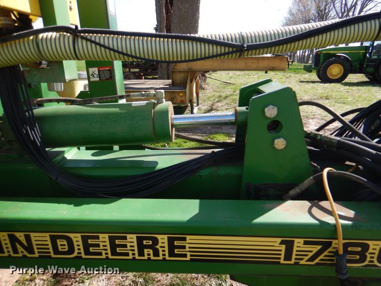 image for item II9876 John Deere 1780  planter