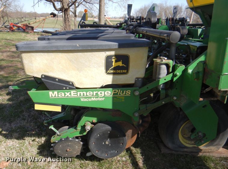 image for item II9876 John Deere 1780  planter
