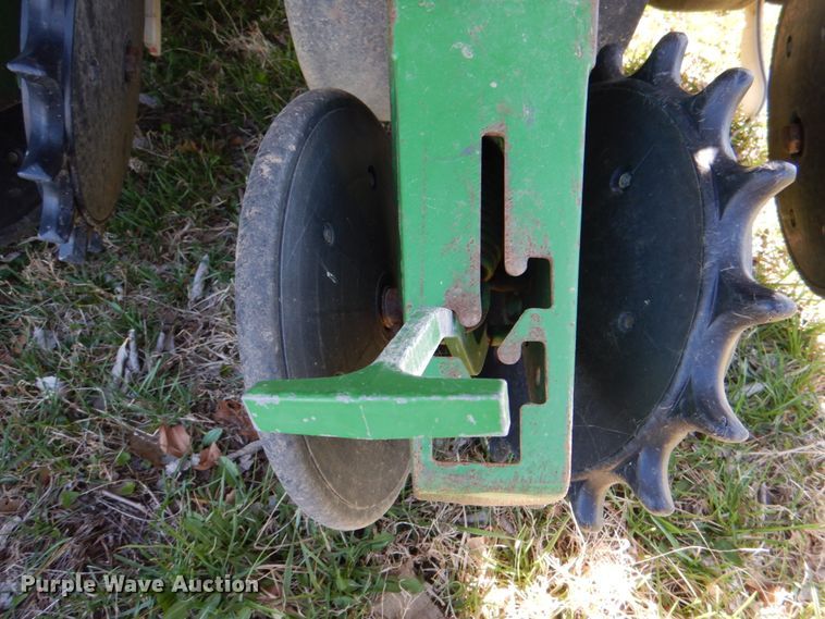 image for item II9876 John Deere 1780  planter