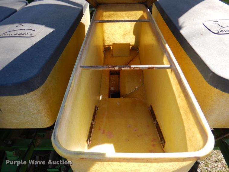 image for item II9876 John Deere 1780  planter