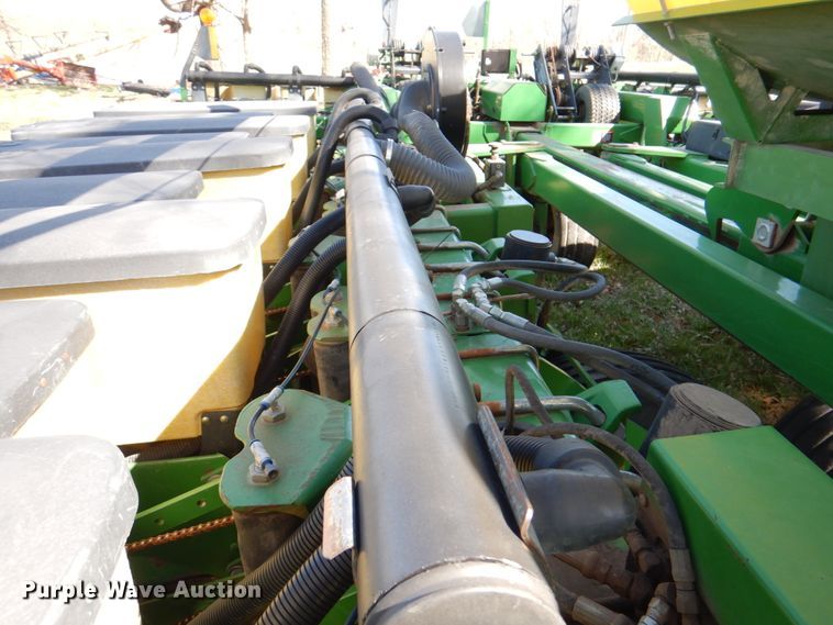 image for item II9876 John Deere 1780  planter