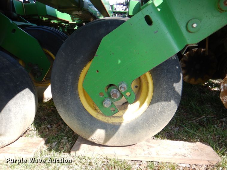 image for item II9876 John Deere 1780  planter
