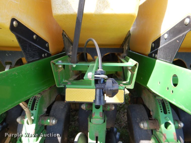 image for item II9876 John Deere 1780  planter