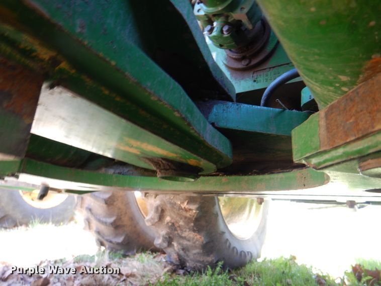 image for item II9877 2001 John Deere 9100  4WD tractor